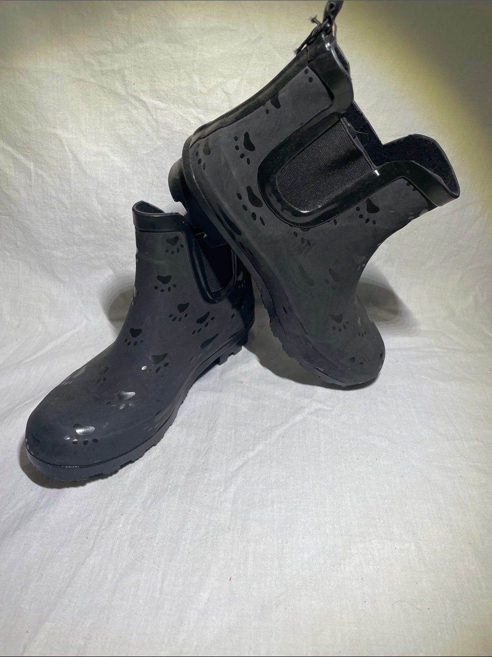 NEW PENNYSUE Women’s Chelsea Ankle Rain Boots Paw Print Gray/Black Size 6.5 / 7
